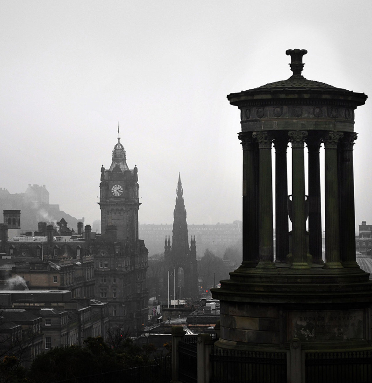A black and white photo of Edinburgh